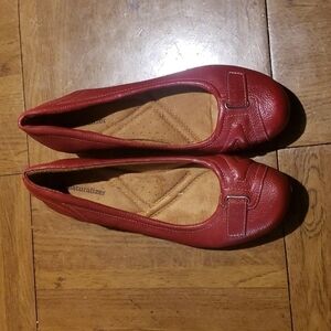 NATURALIZER ballerina style shoes.          Size 9.5 M